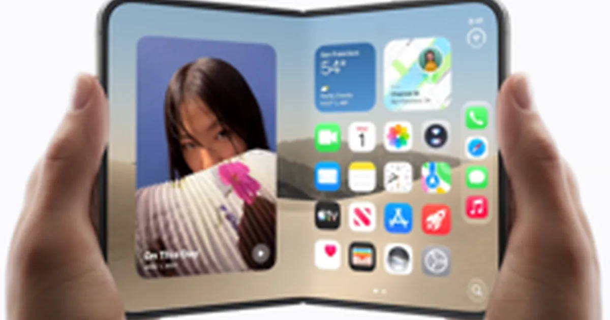 Naujasis „Apple“ vadovas pradeda darbą rizikingu žingsniu dėl brangaus pirmojo lankstomo „iPhone“