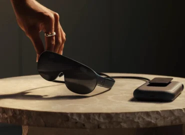 Meta pristatė 100 gramų sveriančią VR ausinę Meta VR Glasses