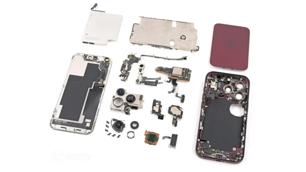 iFixit iPhone 18 Pro ir iPhone 18 Pro Max remontuojamumą preliminariai įvertino 7 balais iš 10