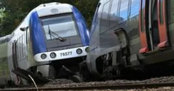 Prancūzijos pareigūnai tiria, ar Normandijoje įvykusį traukinio nuvažiavimą nuo bėgių galėjo lemti tyčinis veiksmas