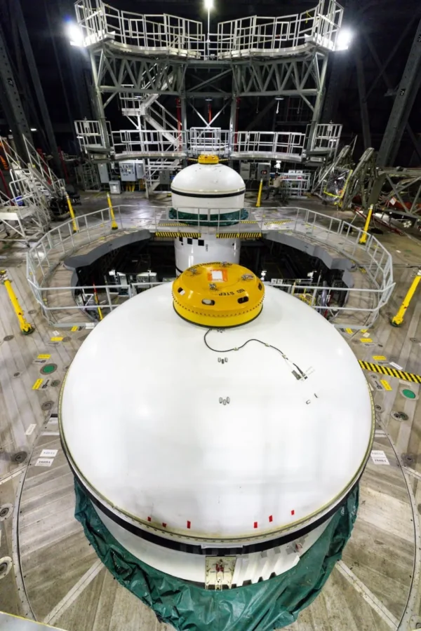 Kennedy kosmoso centre surinkti visi 10 SLS kietojo kuro greitintuvų segmentų misijai „Artemis III“