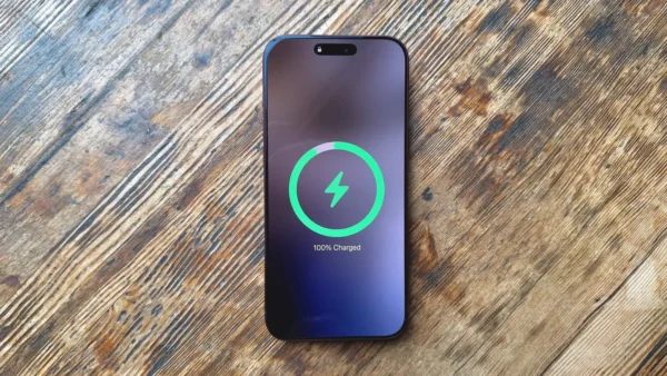 Tom’s Guide baterijos veikimo teste OnePlus 15 aplenkė iPhone 18 Pro Max