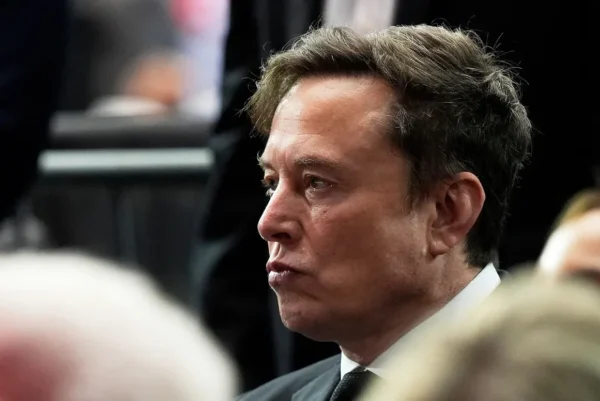 Forbes turtingiausių JAV gyventojų sąrašo viršūnėje vėl atsidūrė Elonas Muskas