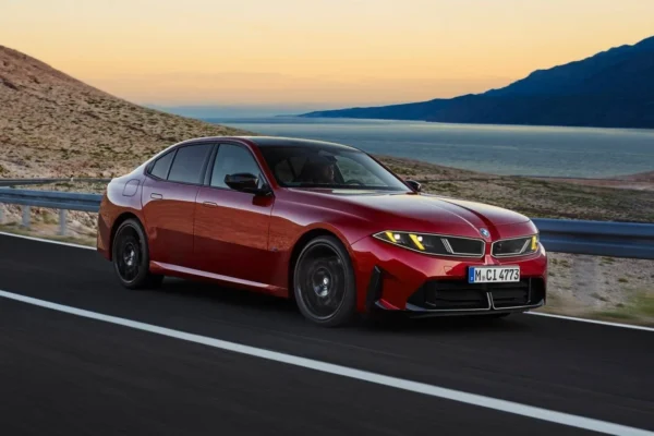 Pristatytas naujasis BMW 3 Series su CLAR platforma
