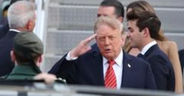 Donaldas Trumpas Dubline susitiko su Micheálu Martinu prieš kelionę į „Irish Open“ turnyrą Dūnbėge