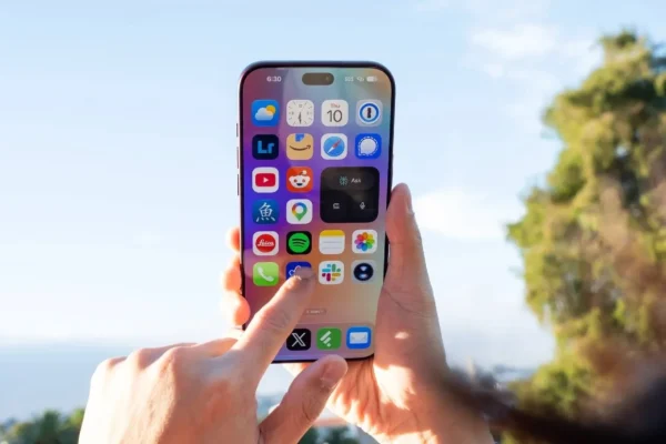 Pranešimuose apie iPhone 18 Pro Max 1TB testą minimas ryškus įrašymo spartos kritimas