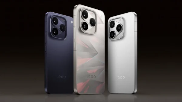Kinijoje pristatytas iQOO 16 su 165 Hz ekranu ir 8400 mAh baterija