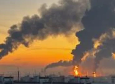 Per Ukrainos dronų ataką Maskvoje apgadinta naftos perdirbimo gamykla