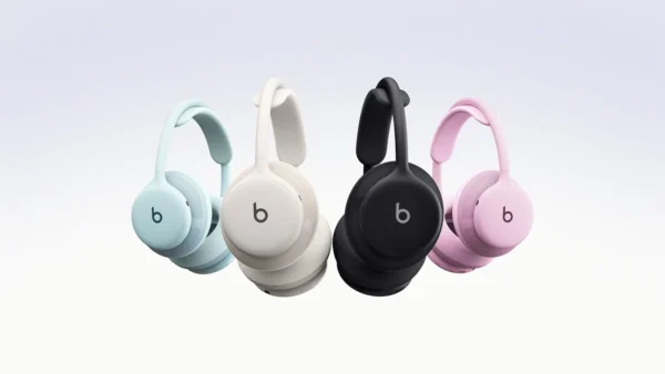 Apple pristatė ausines Beats 360 su keičiamais dizaino elementais