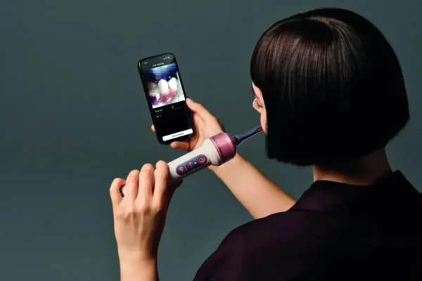 Iš kelių rinkų dingo „Dyson CameraJet“ dantų šepetėlis