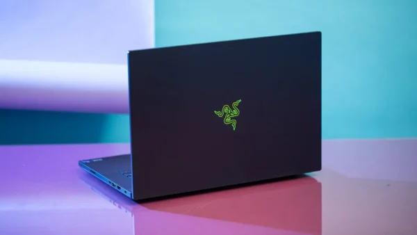 Po savaitės sugedus „Razer Blade 16“, pirkėjui iš pradžių pasiūlytas „kaip naujas“ pakaitalas