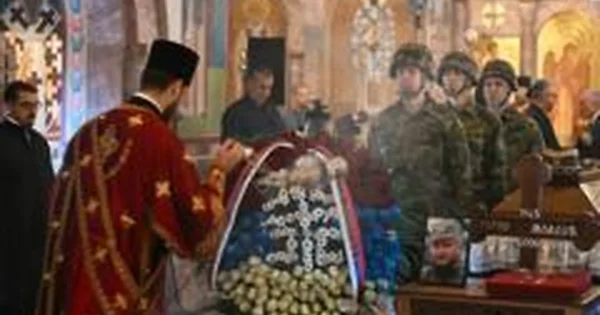 Į Ratko Mladić laidotuves Serbijoje susirinko tūkstančiai žmonių