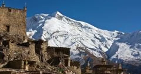 Nepale, Manango rajone, lavina smogė Himlung Himal bazinei stovyklai