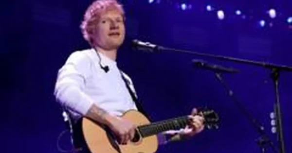 Edas Sheeranas Filadelfijoje pripažino klaidas po ginčo dėl Macklemore pašalinimo iš turo