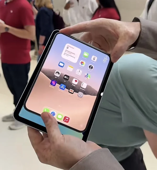 Apple pristatė sulankstomą „iPhone Duo“