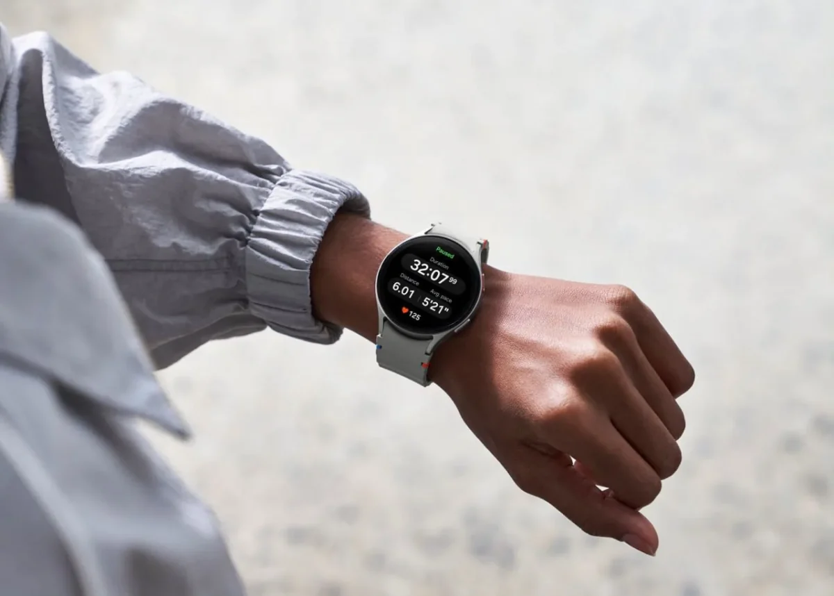 Galaxy Watch naudotojai pranešė apie raudonas žymes ant riešo ir kai kurių laikrodžių baterijos išsikrovimą