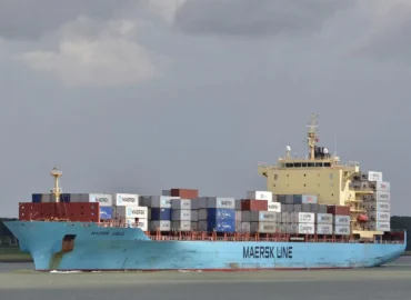 Netoli Hormūzo sąsiaurio nuskendo Singapūre registruotas konteinerinis laivas