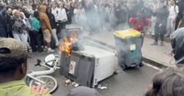 Prancūzijoje per moksleivių protestus prie mokyklų kilo gaisrai ir buvo rengiamos blokados