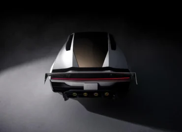 Tesla pristatė atnaujintą naujos kartos Roadster modelį