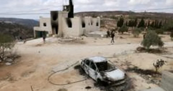 Izraelio naujakuriai užpuolė Jaludo kaimą Vakarų Krante ir sutrukdė palestiniečių šeimai grįžti namo