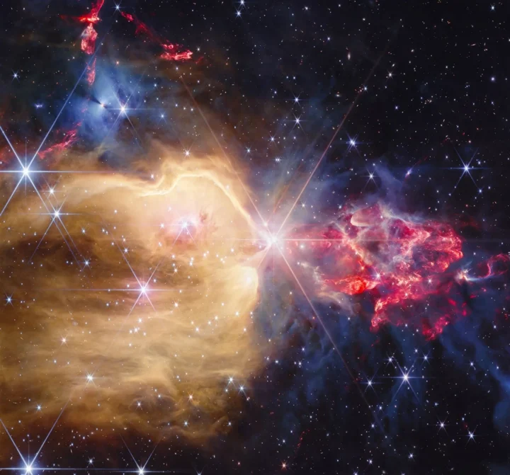 James Webb teleskopas NGC 7129 ūke užfiksavo jaunų žvaigždžių formavimąsi