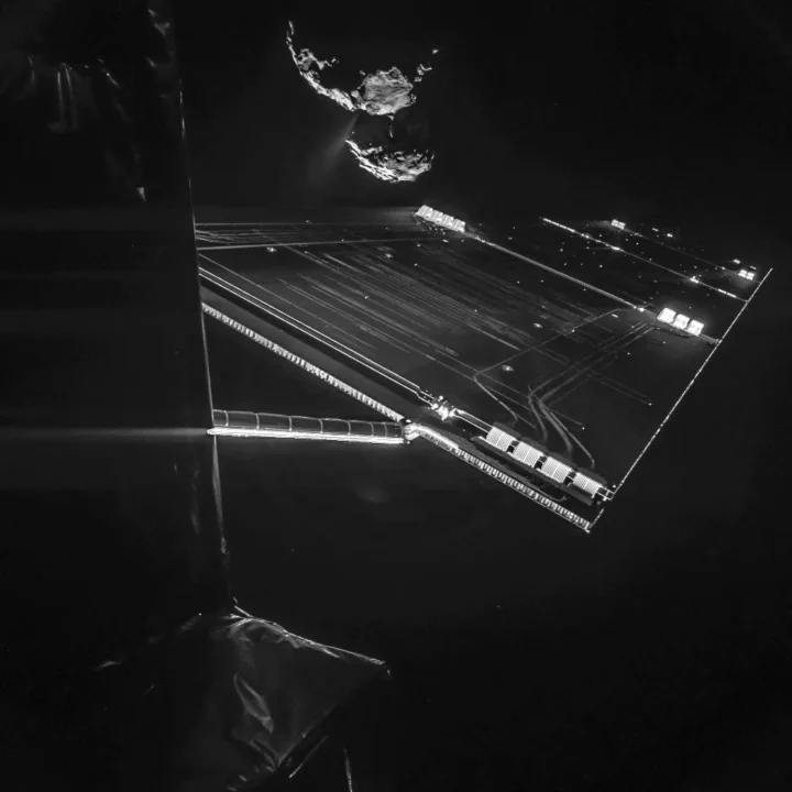 Philae prieš atsiskyrimą nufotografavo Rosetta prie kometos 67P/Churyumov-Gerasimenko
