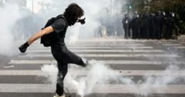 Per mokyklų protestus Paryžiuje ir Marselyje panaudotos ašarinės dujos