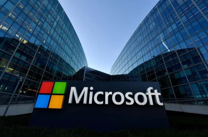 Microsoft pasiūlė savanoriško išėjimo programą apie 60 tūkst. darbuotojų