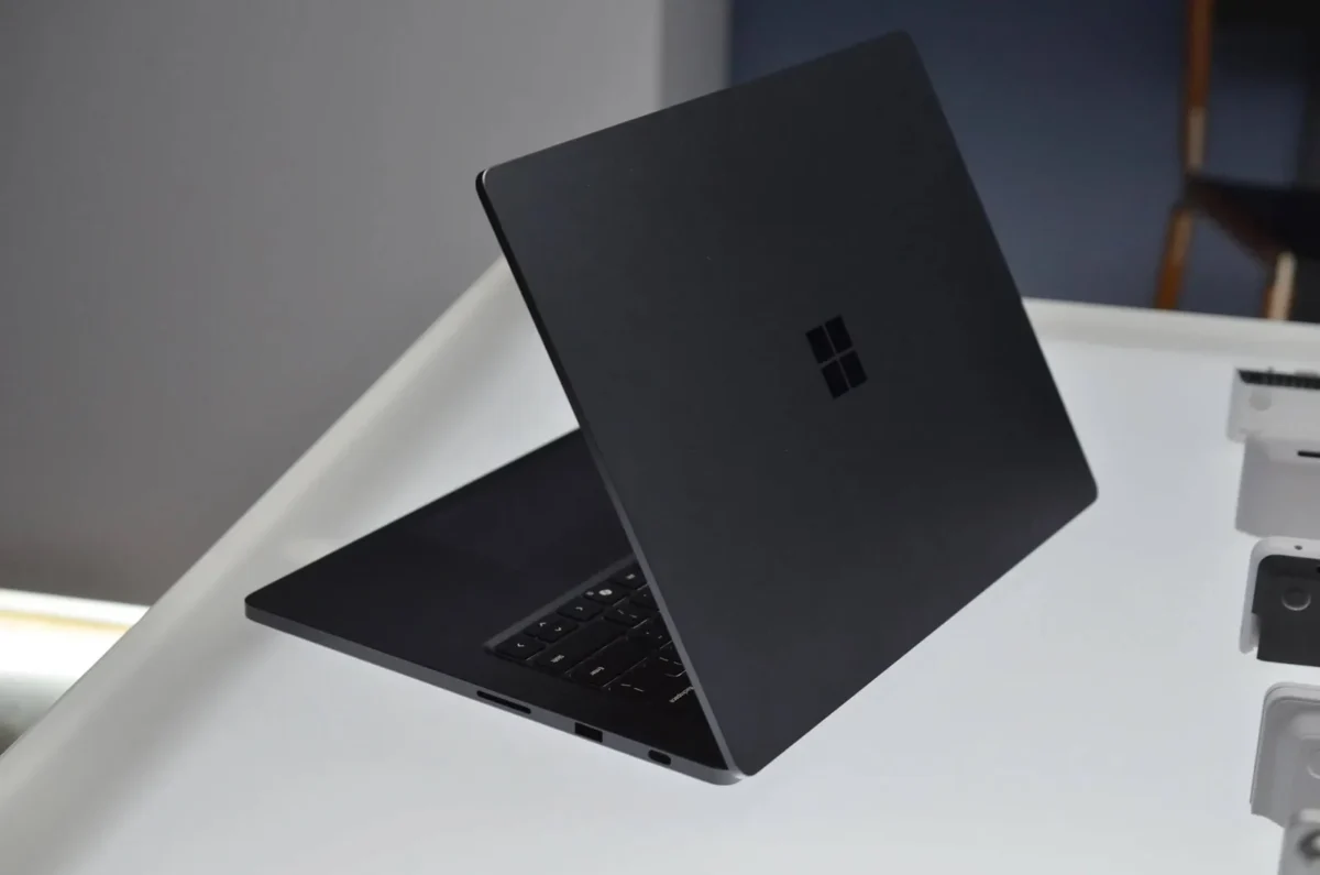 Microsoft atidarė Surface Laptop Ultra išankstinius užsakymus