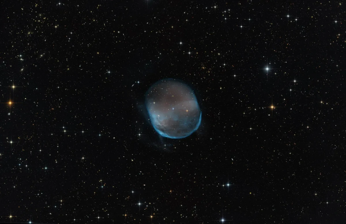 Eridano žvaigždyne nufotografuotas senas planetinis ūkas Longmore 1