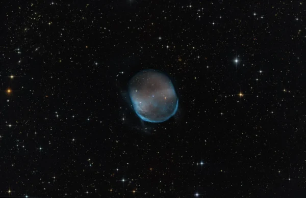 Eridano žvaigždyne nufotografuotas senas planetinis ūkas Longmore 1
