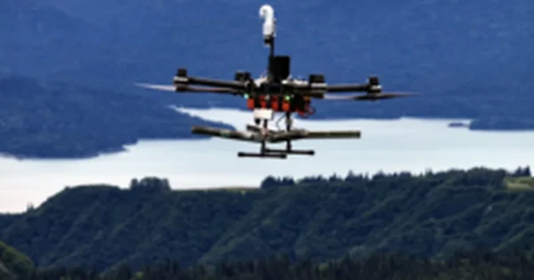 Dronai vis dažniau pasitelkiami debesų sėjimui siekiant padidinti kritulių kiekį