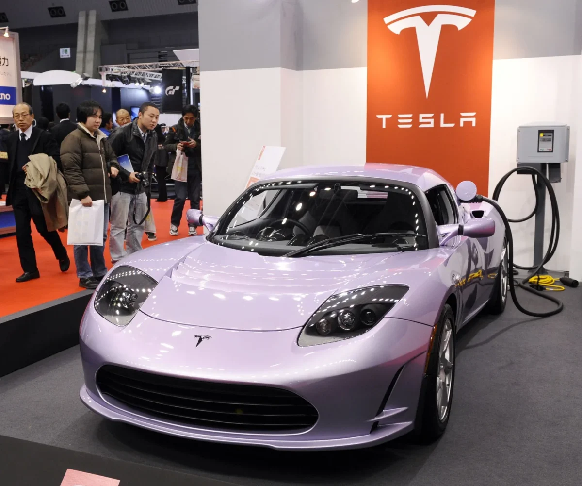 Tesla Roadster gamybinės versijos pristatymas perkeltas į 2026 m. spalio 15 d.