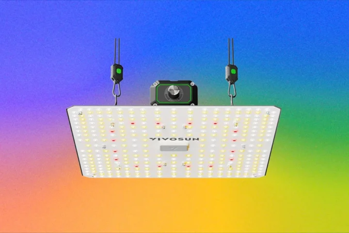 Wired tarp geriausių LED augalų lempų išskyrė LumaLight 100-Watt modelį