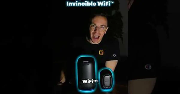Austin Evans vaizdo įraše pristatė Spectrum Invincible Wi-Fi maršrutizatorių
