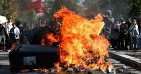 Per studentų protestus Prancūzijos mokyklose kilo gaisrai