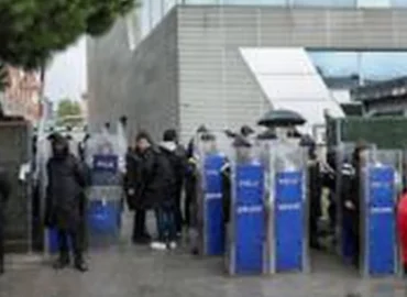 Turkijos policija surengė reidą opoziciniame kanale Halk TV ir sustabdė tiesiogines transliacijas