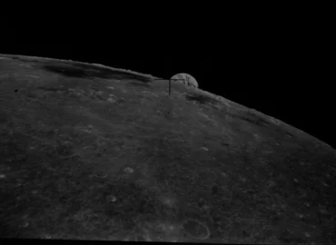 1970 metais „Zond-8“ nufotografavo Mėnulį ir Žemę skriedamas aplink Mėnulį
