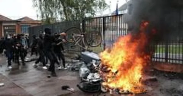 Prancūzijoje per moksleivių protestus sulaikyta daugiau kaip 400 žmonių