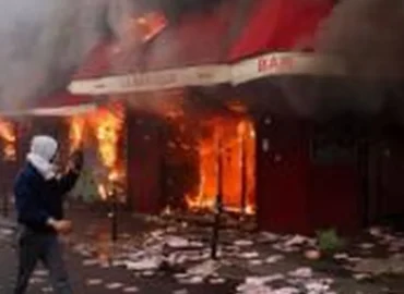 Per protestus Prancūzijoje sulaikyta apie 1,200 žmonių, keliuose miestuose kilo riaušės ir gaisrai