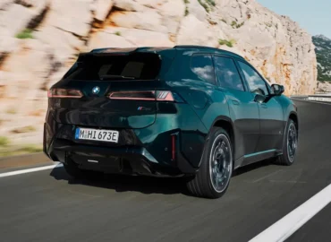 BMW pristatė elektrinį SUV iX3 M60 xDrive