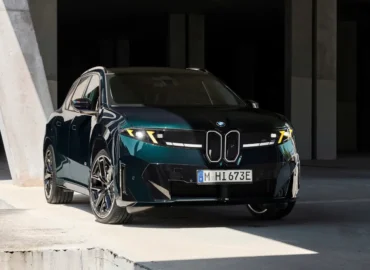 BMW pristatė elektrinį SUV iX3 M60 xDrive