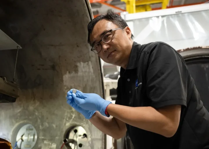 NASA kuria kietojo elektrolito baterijas Mėnulio pietų ašigalio šalčiui