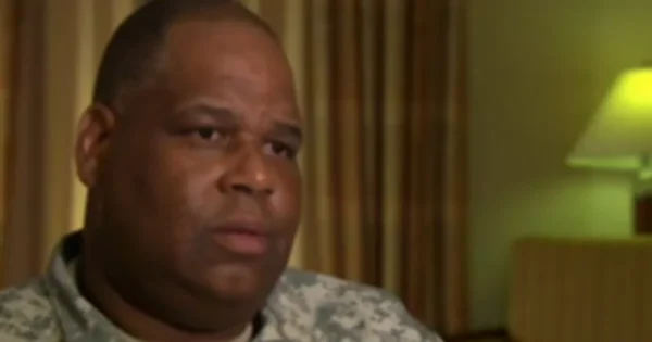 Fort Hood šaudynes išgyvenęs Alonzo Lunsfordas palaiko Nidalo Hasano egzekuciją sušaudant