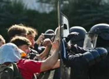Moksleivių protestų banga kelia nerimą Prancūzijos vyriausybei