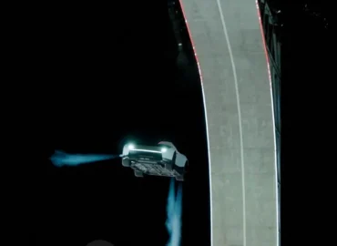 Tesla Teksase pristatė antros kartos Roadster su ore pakeliančiais stūmikliais