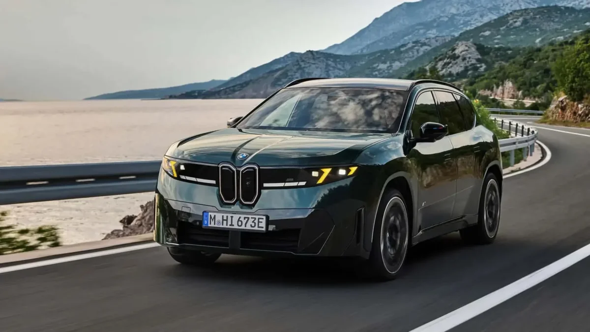 BMW pristatė elektrinį SUV iX3 M60 xDrive