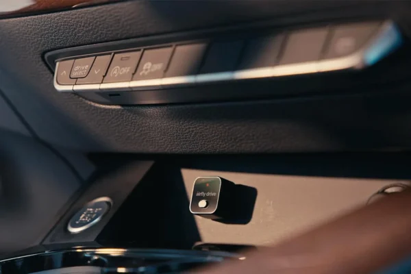 Twelve South pristatė belaidžio CarPlay adapterį AirFly Drive
