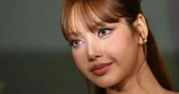 Sue Kim papasakojo apie darbą su Blackpink nare Lisa kilus rasės skandalui