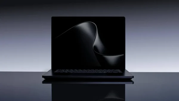 Microsoft siūlo iki 1000 JAV dolerių priemoką keičiant MacBook Pro į Surface Laptop Ultra